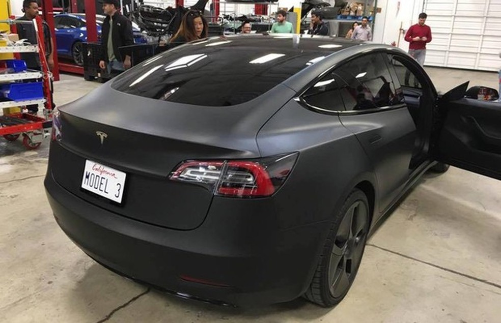 Flagra do Tesla Model 3 (Foto: Reprodução) — Foto: Auto Esporte