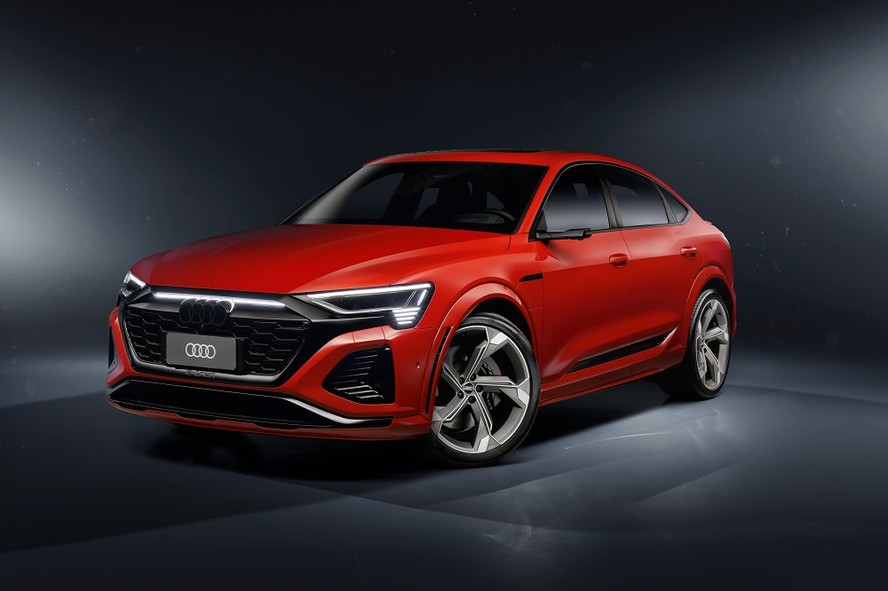 Audi SQ8 Sportback e-tron possui conjunto mecânico com três motores elétricos