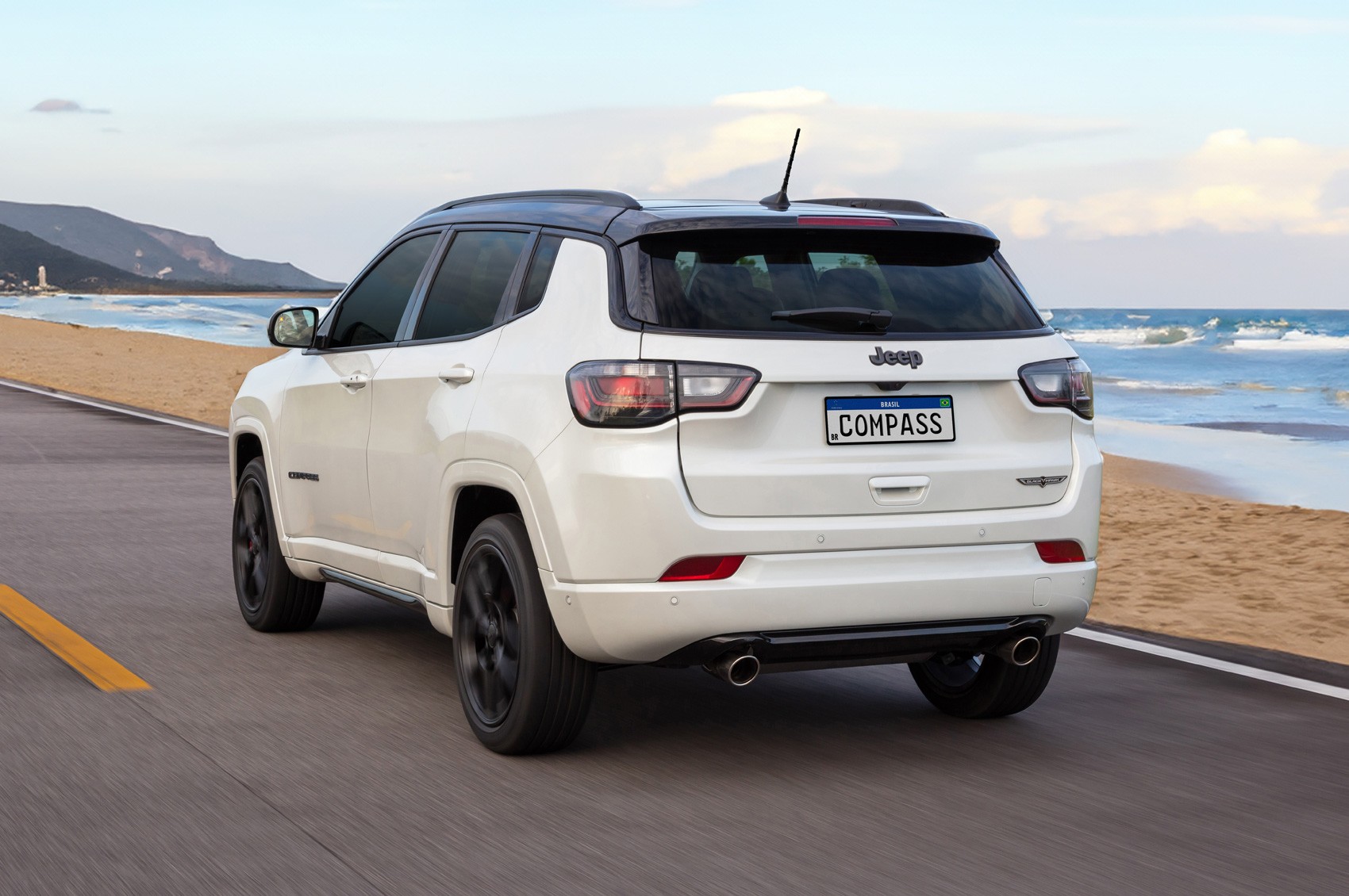 Teste: Jeep Compass Blackhawk acelera como Golf GTI sem sair da faixa