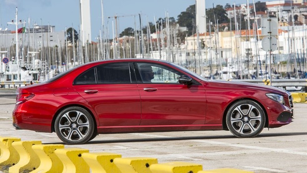 Mercedes-Benz E 300 (Foto: Divulgação) — Foto: Auto Esporte
