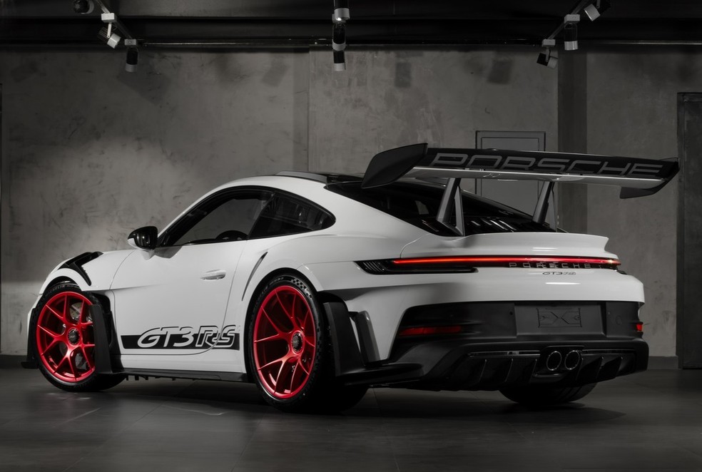 Compradores do Porsche 911 GT3 RS podem escolher colocar gaiola de proteção no modelo — Foto: Divulgação