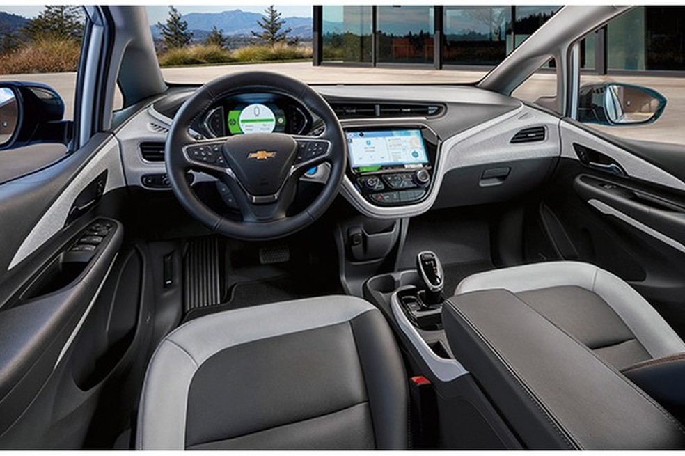 Interior do Bolt se destaca pelos instrumentos digitais e grande central multimídia (Foto: Divulgação) — Foto: Auto Esporte
