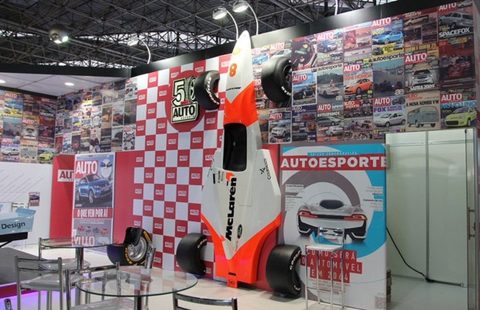 Réplica de McLaren MP4/8 de 1993 no estande da Auto News Brasil. (Foto: Gustavo Maffei/ Auto News Brasil) — Foto: Auto Esporte