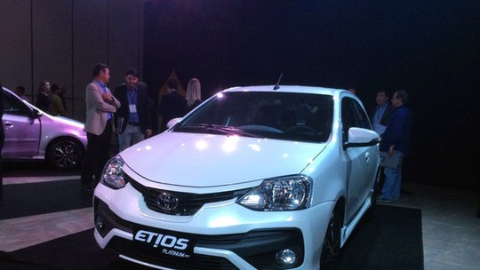 Toyota Etios ganha versão Platinum
