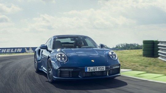 Novo Porsche 911 Turbo anda junto do Turbo S e custa R$ 230 mil a menos