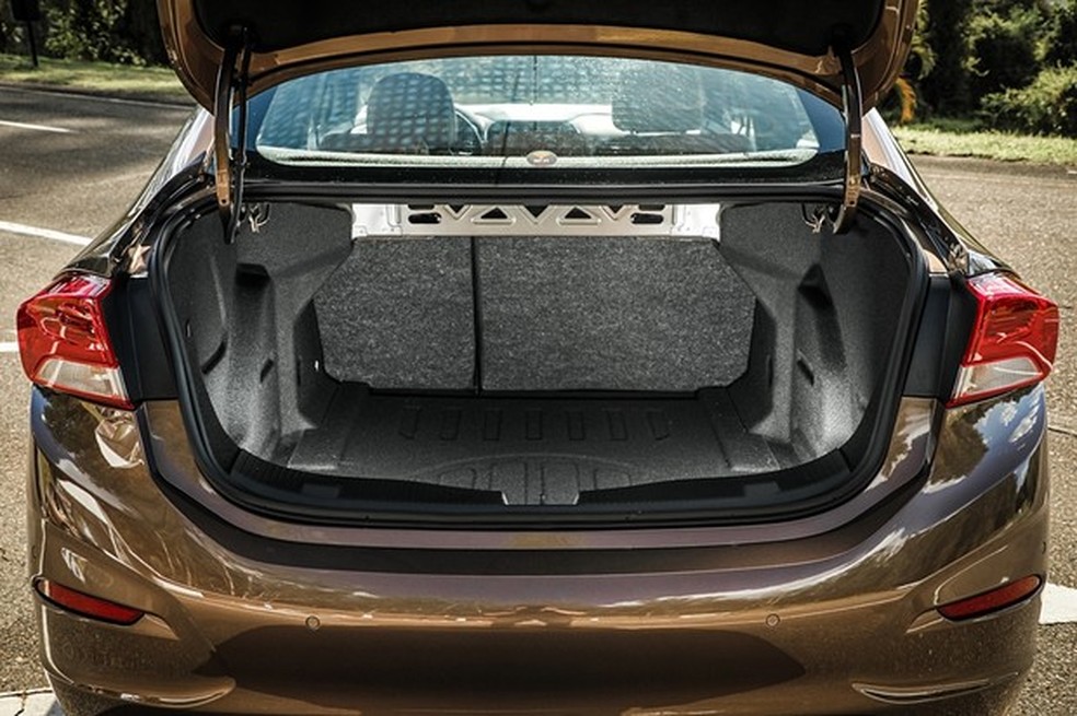 Porta-malas de 440 litros do Cruze é razoável (Foto: Rafael Munhoz/Auto News Brasil) — Foto: Auto Esporte