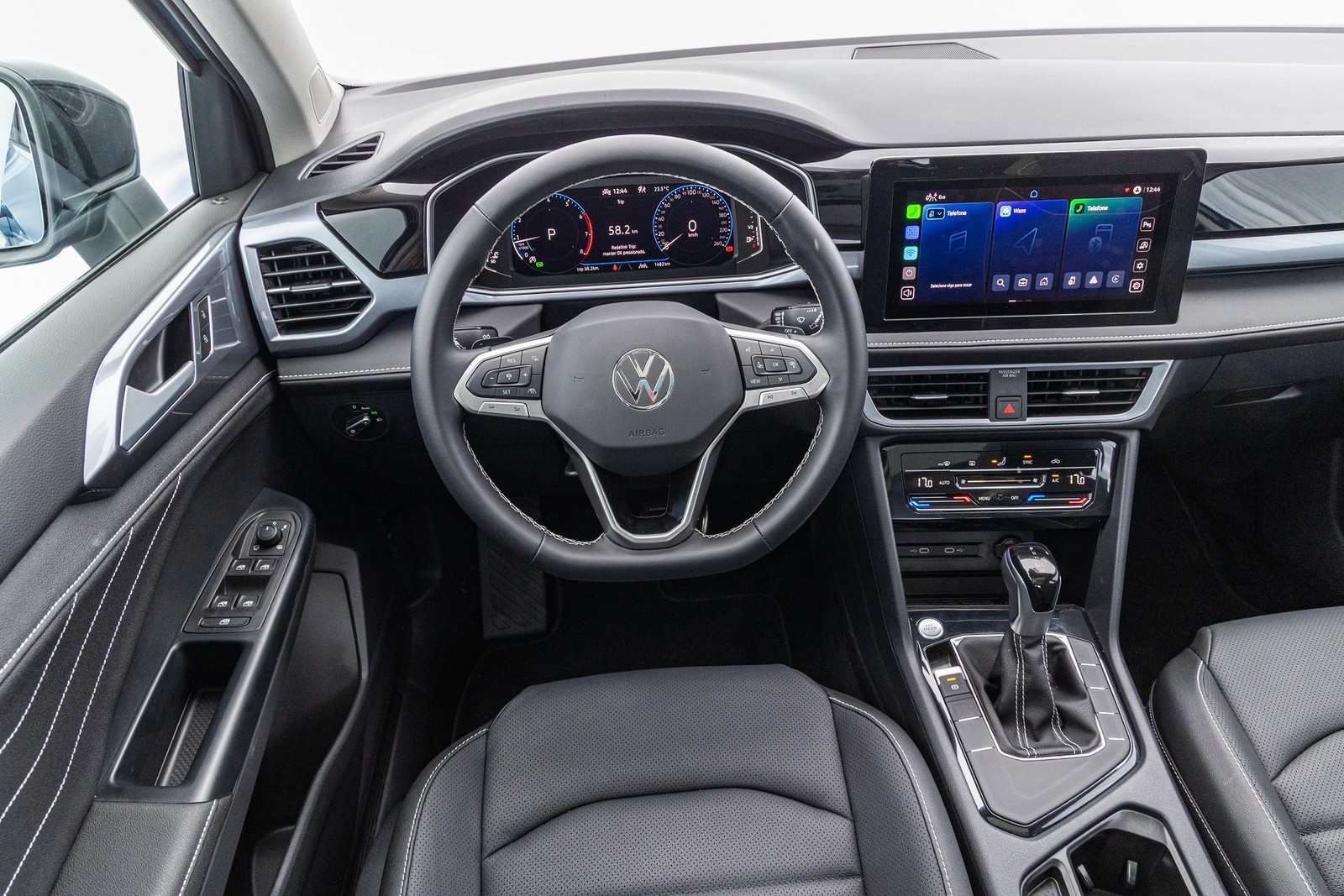 Volkswagen Taos Highline 2026 - Painel — Foto: Renato Durães/Auto News Brasil