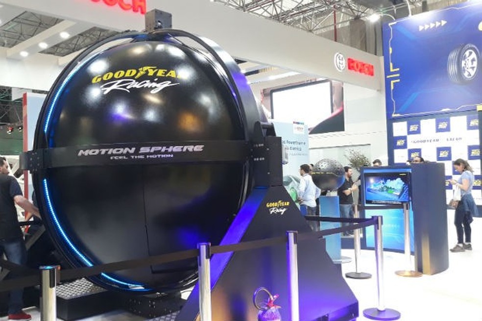 Simulador Goodyear no Salão do Automóvel 2018 (Foto: Maria Clara Dias/ Auto News Brasil) — Foto: Auto Esporte