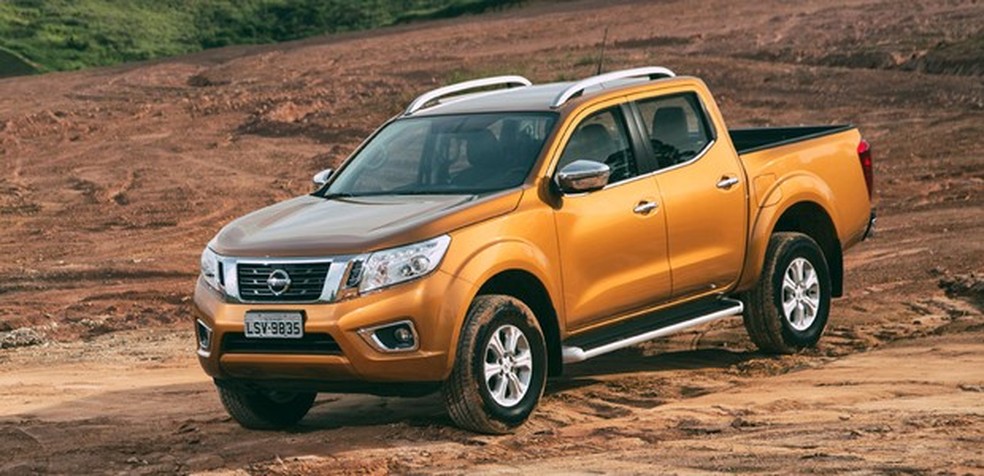 Faróis da Frontier LE contam com luzes de rodagem diurna em leds (Foto: Fabio Aro/Auto News Brasil) — Foto: Auto Esporte