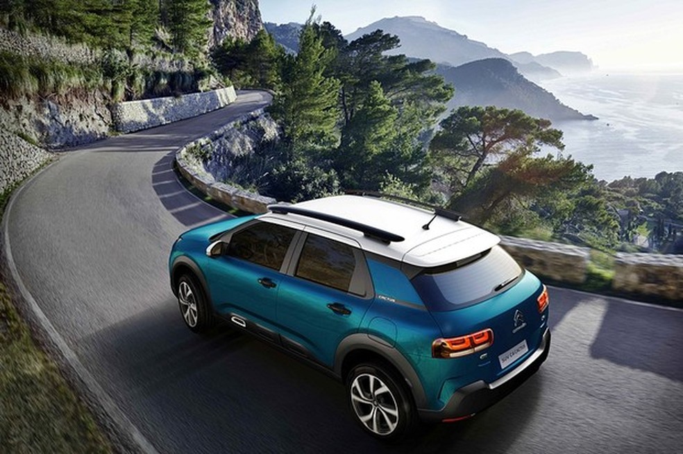 Utilitário virá com rack no teto, para ampliar a sensação de altura, e apostará no estilo aventureiro, com plásticos na parte inferior (Foto: Divulgação) — Foto: Auto Esporte