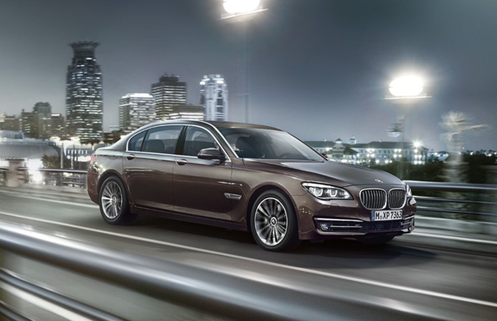 BMW Série 7 é um dos sedãs de luxo da garagem do ator — Foto: Divulgação