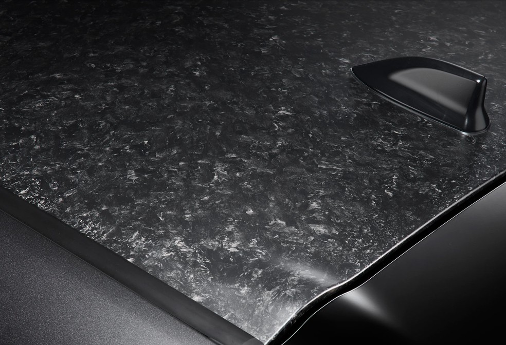Teto de fibra de carbono do Toyota GR Corolla reduz peso em 2,5 kg — Foto: Divulgação