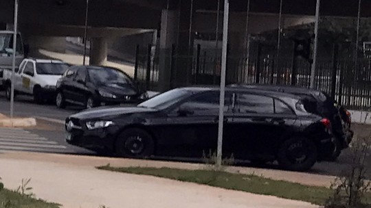 Nova geração do Mercedes-Benz Classe A já roda no Brasil; hatch chega até o fim do ano