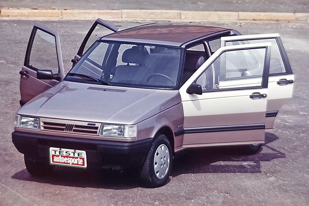 Em 1992 os carros quatro portas ainda sofriam certa rejeição dos brasileiros — Foto: Acervo MIAU/Auto News Brasil