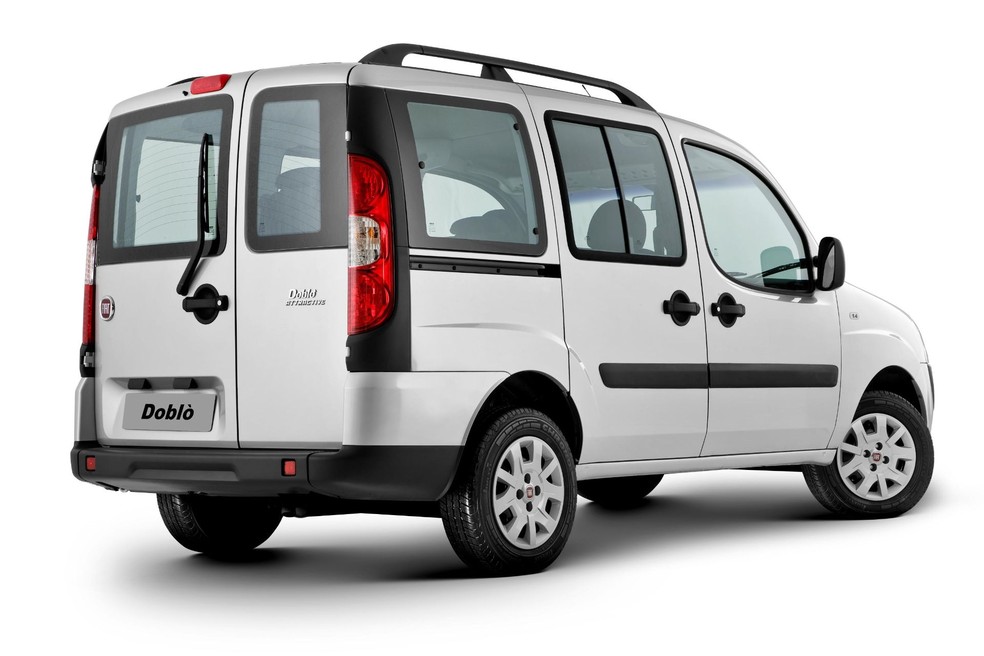 O Fiat Doblò Attractive tem consumo de cerca de 12,4 km/l na cidade e 14,5 km/l na estrada — Foto: Divulgação/Fiat