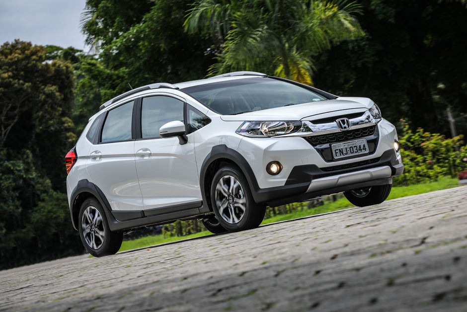 A parte frontal é que mais diferencia o WR-V do Fit