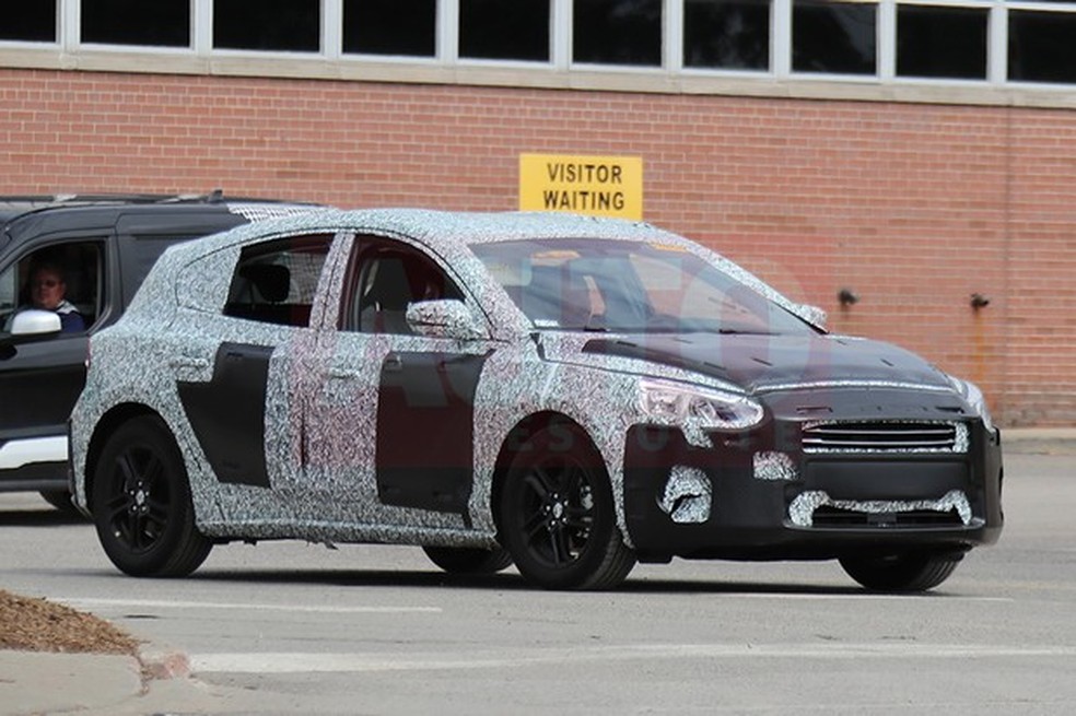 Flagra: Novo Ford Focus hatch em testes nos EUA (Foto: Automedia) — Foto: Auto Esporte