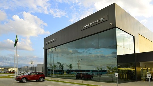 Jaguar Land Rover inaugura primeira fábrica no Brasil