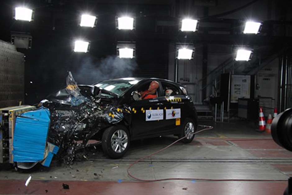 Hyundai HB20 com airbag duplo: 3 estrelas para passageiro adulto (nota 10,23/16,00) e 1 estrela para passageiro infantil (nota 4,77/49,00)