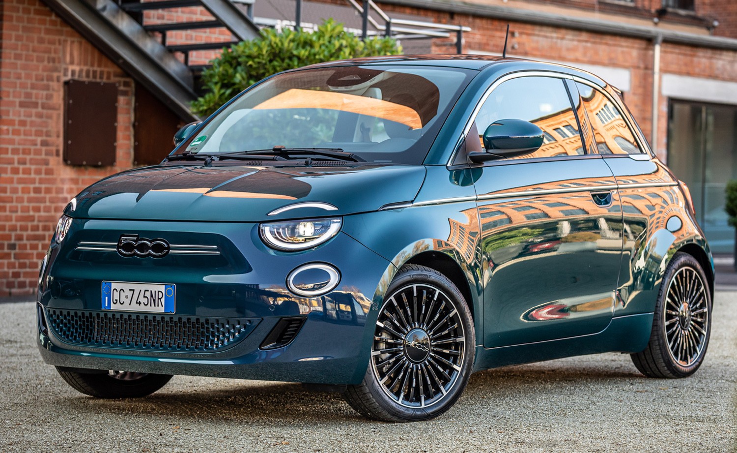 Fiat 500e some das lojas; marca diz que novas unidades chegam ainda em 2024