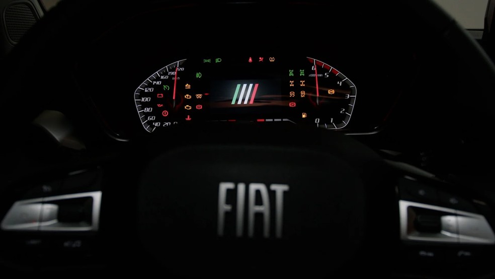 Computador de bordo central da Titano será em tela colorida digital  — Foto: Divulgação