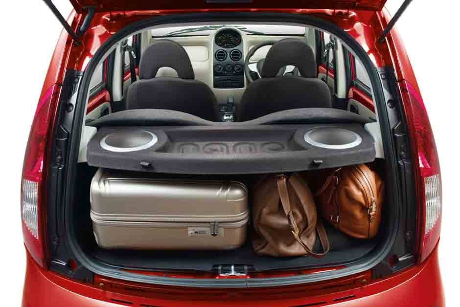 Porta-malas do Tata GenX Nano comporta até 110 litros