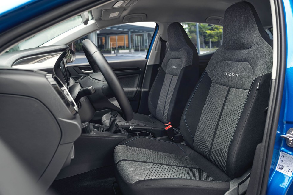 Encosto de cabeça integrado ao banco é economia algo desnecessária no SUV de entrada — Foto: Divulgação/Volkswagen