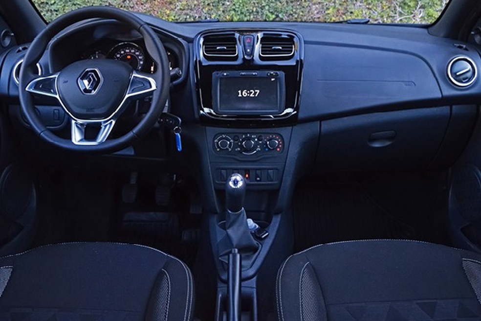 O interior manteve a disposição, mas o acabamento melhorou bastante (Foto: André Schaun/Auto News Brasil) — Foto: Auto Esporte