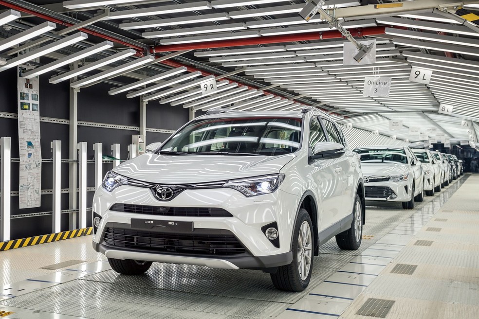 A Toyota inaugurou a fábrica em São Petersburgo em 2016 e produz o SUV RAV4 e o sedã Camry — Foto: Divulgação