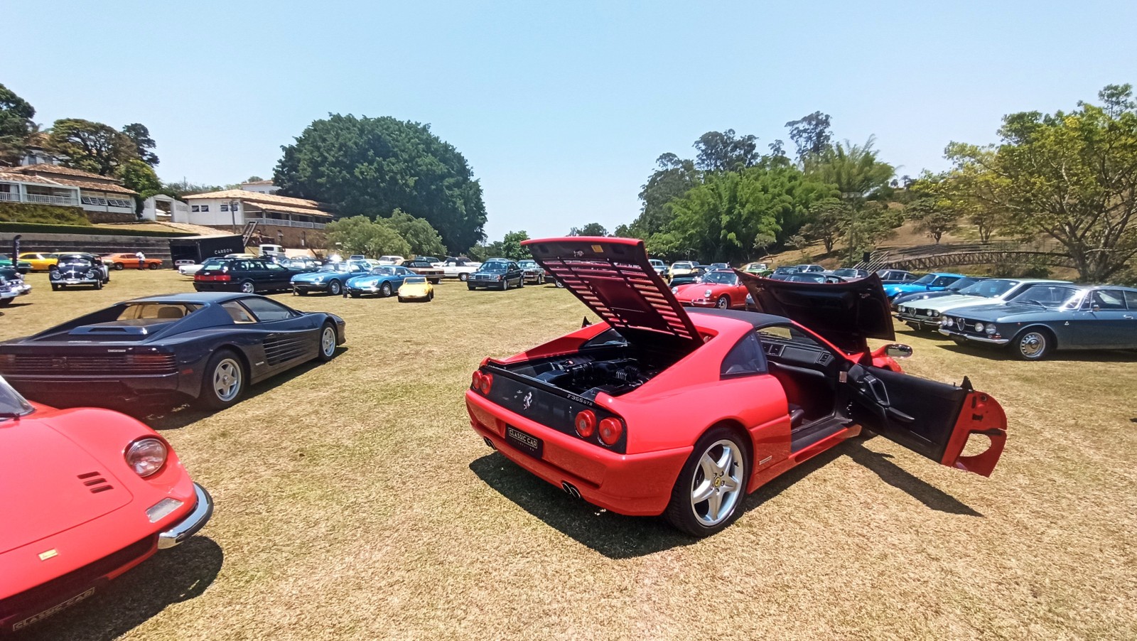 Ferrari de várias cores e modelos para todos os gostos  — Foto: Marcos Rozen