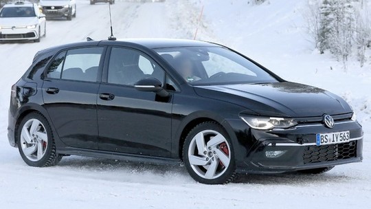 Flagra: novo Volkswagen Golf GTI terá até 295 cv para enfrentar o Renault Mégane RS