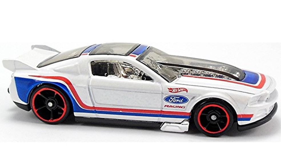 Miniatura Ford Mustang GT 2013 (Foto: Divulgação) — Foto: Auto Esporte
