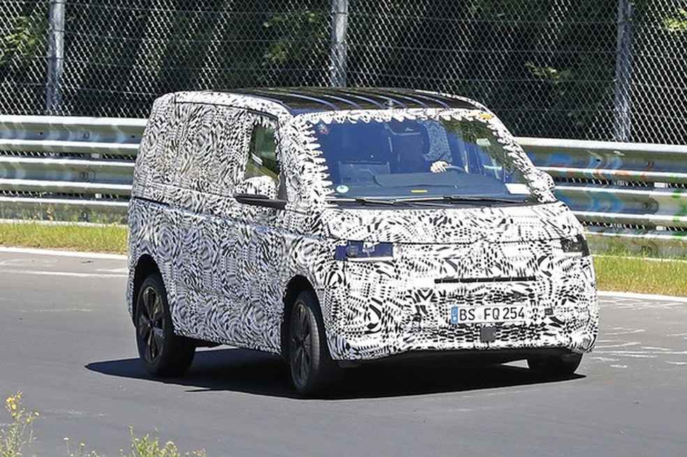 A T7 Híbrida foi flagrada na Alemanha, fazendo testes (Foto: Automedia ) — Foto: Auto Esporte