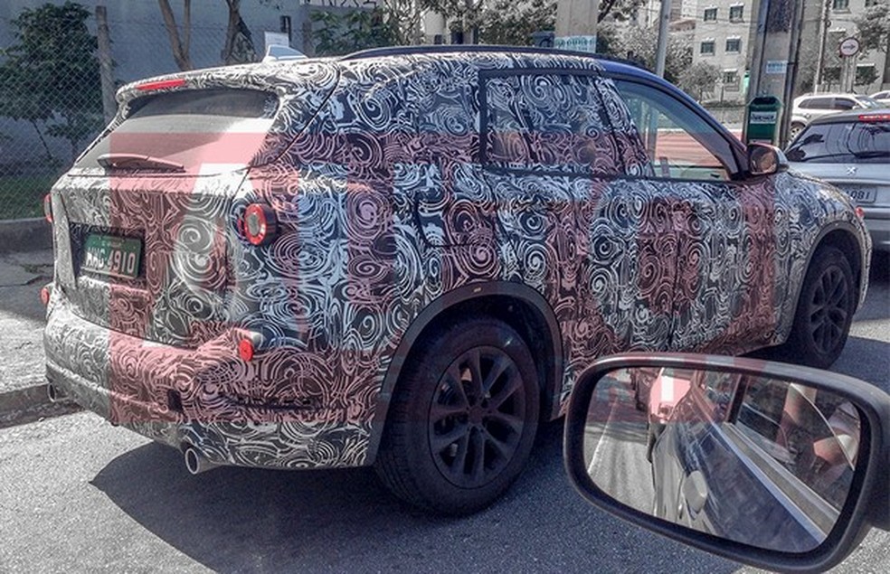 Flagra do BMW X1 rodando por São Paulo (Foto: Carina Mazarotto/Auto News Brasil) — Foto: Auto Esporte