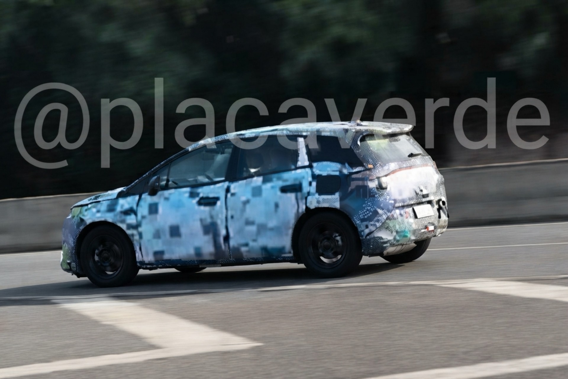 Flagra: BYD Dolphin GT com motor híbrido flex já roda no Brasil