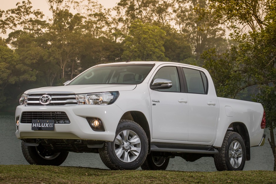 Toyota Hilux e SW4 ganham motor flex no Brasil