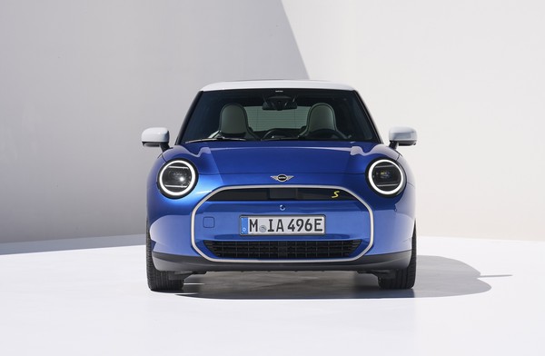 Mini Cooper chega à quinta geração totalmente elétrico