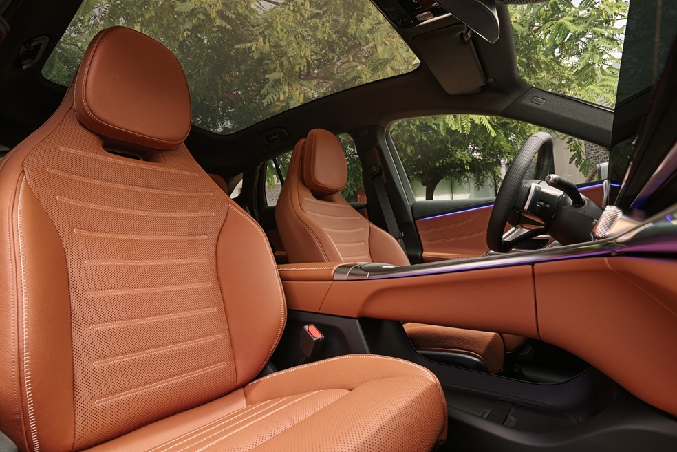 Novo Mercedes-Benz GLC EV tem interior vegano e mega tela de 39 polegadas