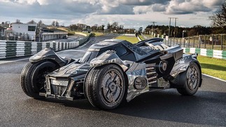 Batmóvel do game Arkham Knight criado para a equibe Galag