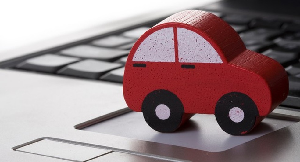 Carro no laptop (Foto: Thinkstock) — Foto: Auto Esporte