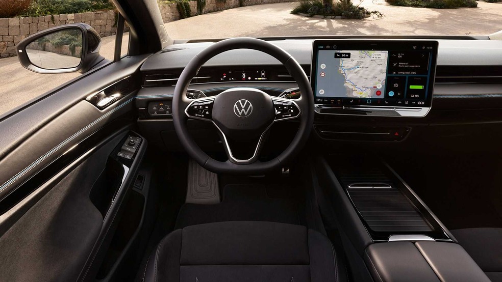 Interior do VW ID.7 não tem painel de instrumentos flutuante — Foto: Divulgação
