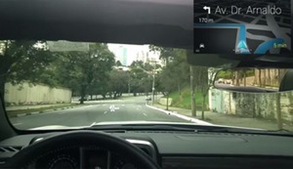 Simulação da visão de um motorista com o Google Glass (Foto: Auto News Brasil) — Foto: Auto Esporte