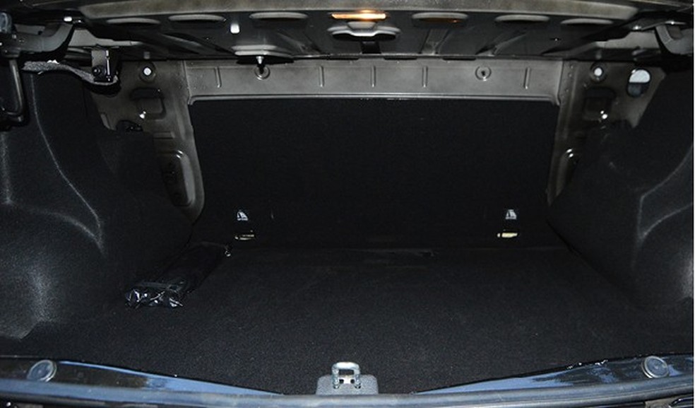Os 510 litros do porta-malas se destacam no segmento de sedãs compactos (Foto: André Schaun/Auto News Brasil) — Foto: Auto Esporte