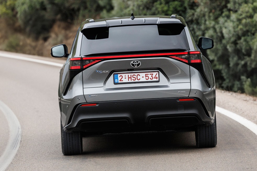 Toyota bz4X compartilha plataforma com o Lexus RZ — Foto: Divulgação