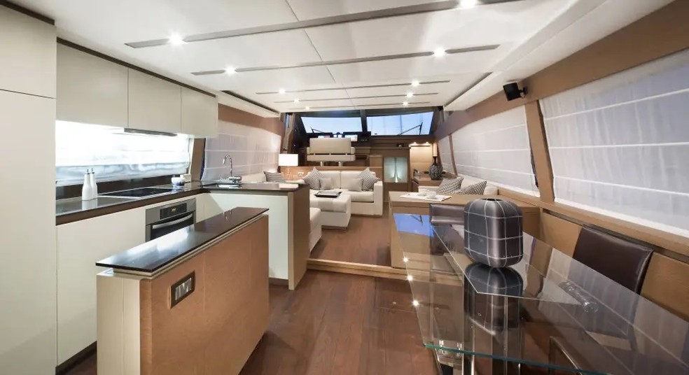 Prestige 750 tem três andares e é totalmente equipado  — Foto: Divulgação