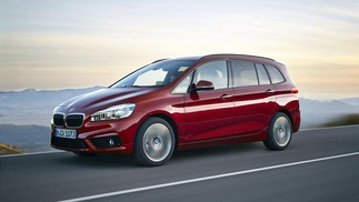 O modelo será oferecido em cinco motorizações. Confira as versões e motorizações a seguir. 