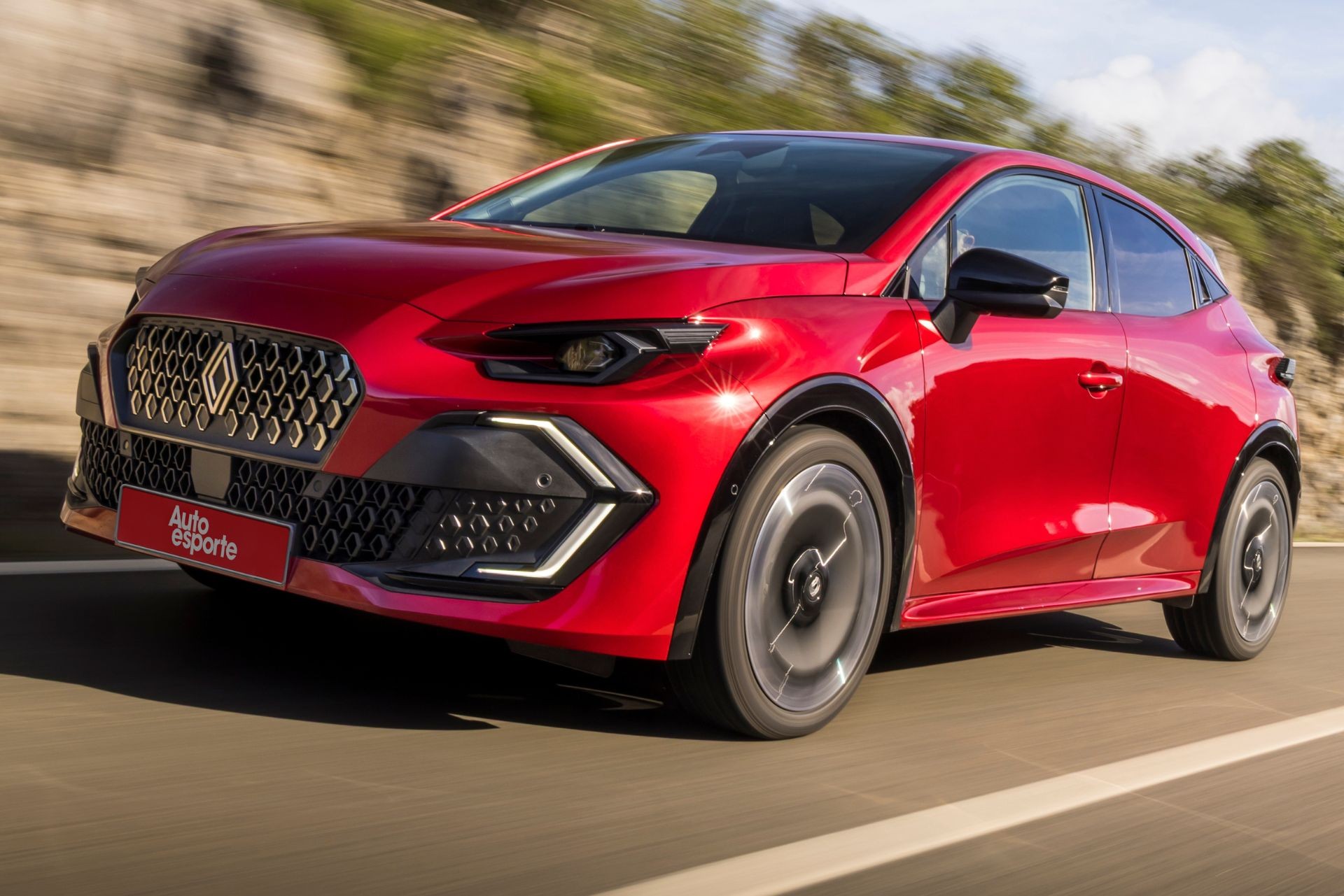 Teste: novo Renault Clio é híbrido, faz 25 km/l e deixa saudades no Brasil