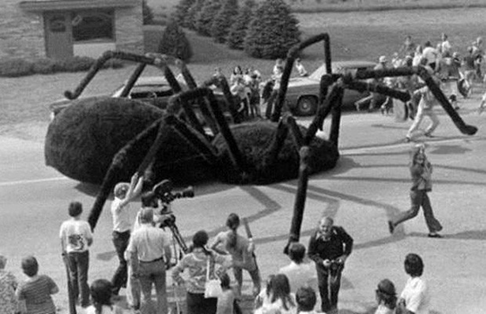 Cenas do filme The Giant Spider Invasion (Foto: Divulgação) — Foto: Auto Esporte