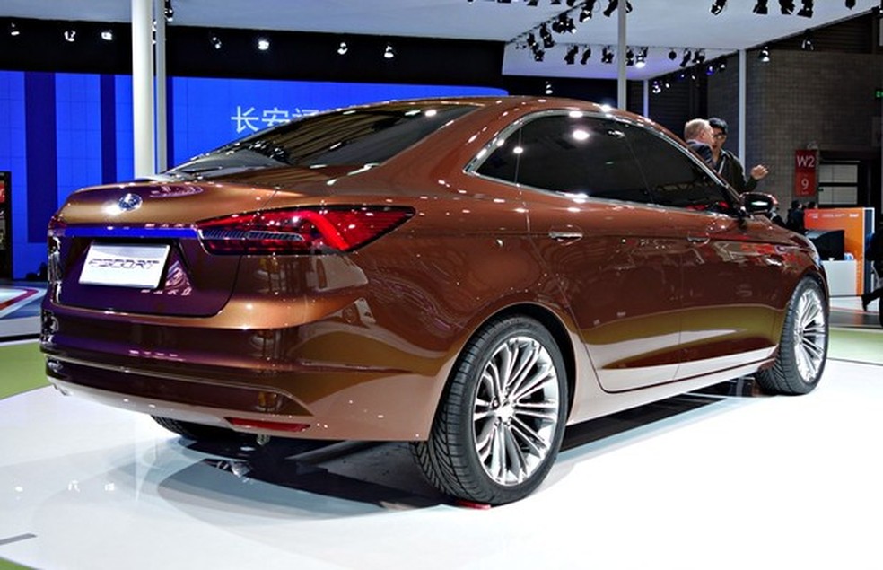 Ford Escort concept no Salão de Xangai (Foto: Newspress) — Foto: Auto Esporte