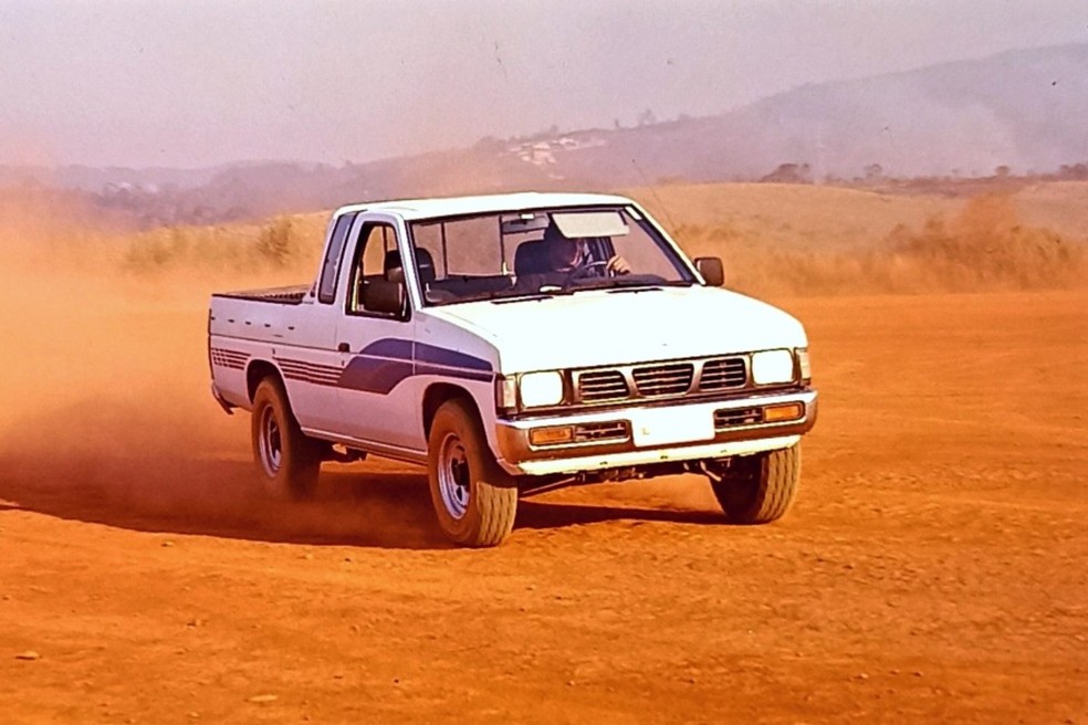 Picape da Nissan era mais potente que a rival, porém menos ágil — Foto: Foto: : Auto News Brasil/Acervo MIAU